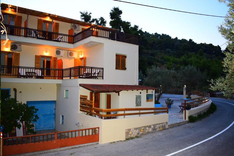Pension Oasis Votsi  Exterior foto