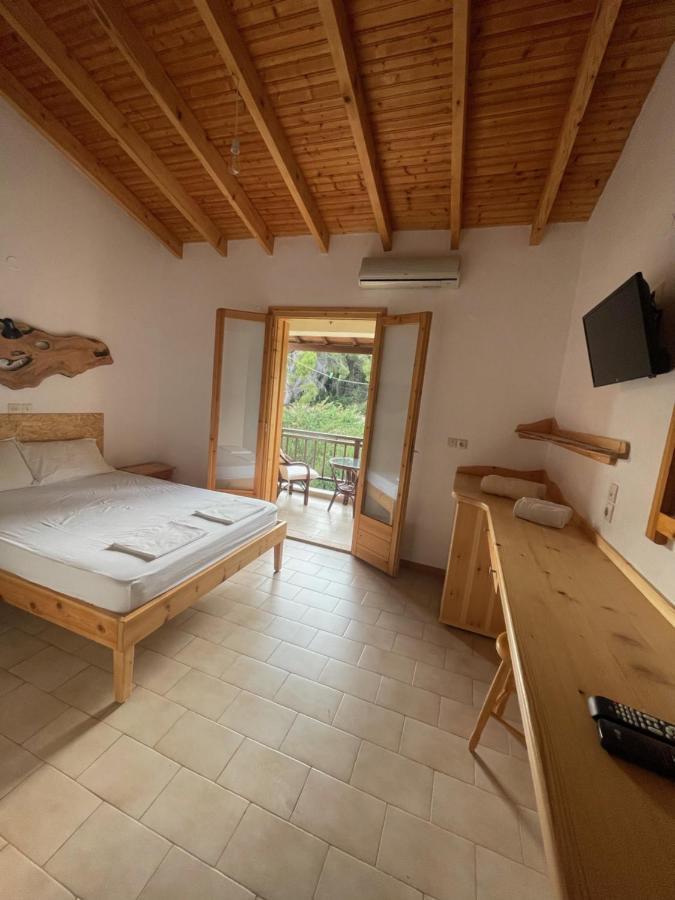 Pension Oasis Votsi  Exterior foto